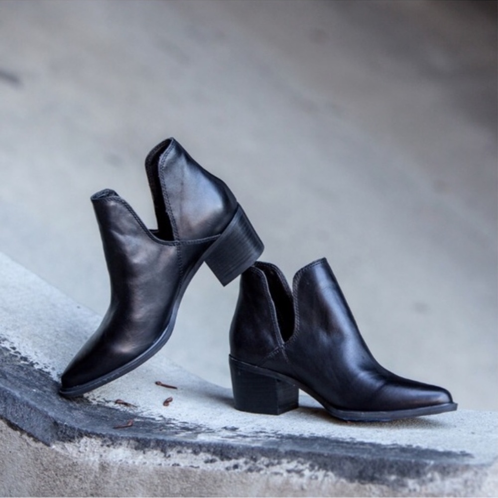 Steve by Steve Madden Black Leather Ankle Booties